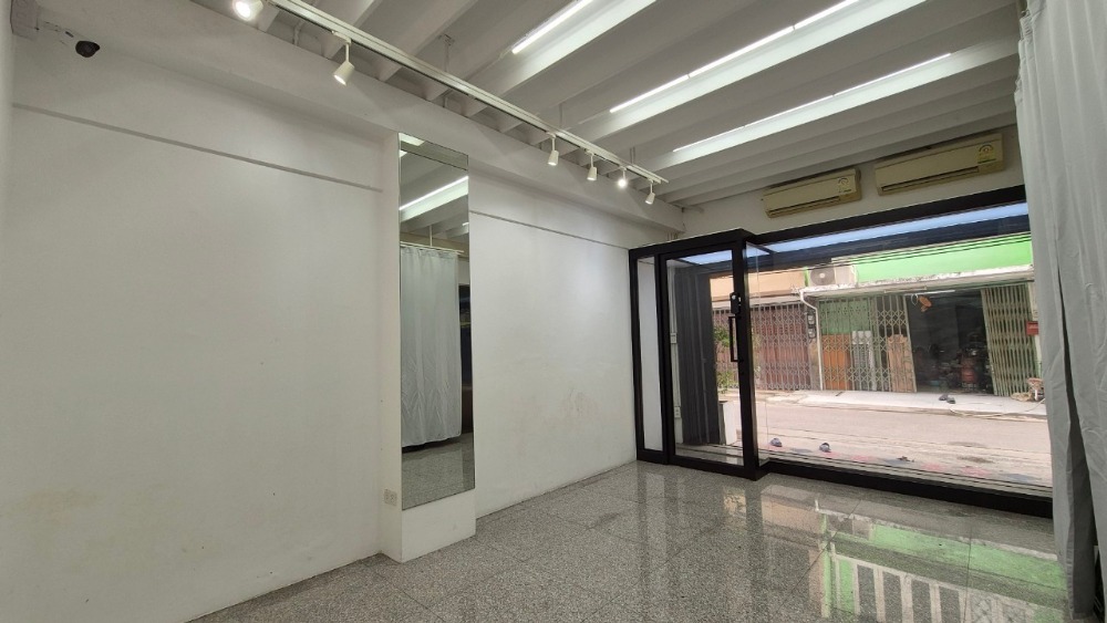 For SaleShop HouseRama3 (Riverside),Satupadit : Commercial building for sale, 3 floors, 2 units.