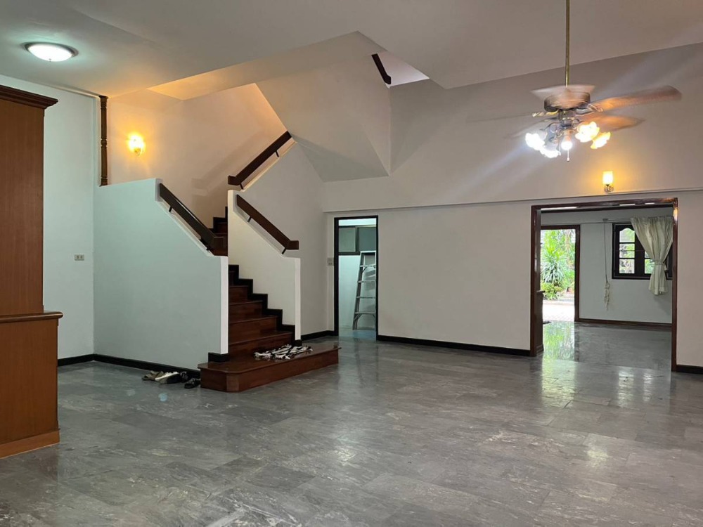 For RentHouseRama3 (Riverside),Satupadit : 4-story townhouse, Priyanon Village. Usable area 400 square meters or more, area 33.3 square meters, 4 bedrooms, 1 maids room, 1 living room, 1 kitchen, 1 living room, parking for 3 cars.