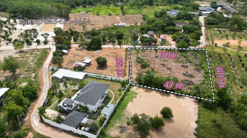 For SaleLandRayong : Land for sale, already filled in, area 2 rai, electricity and water ready. 1 km from Sukhumvit Road, near the community area of Taphong, Rayong.