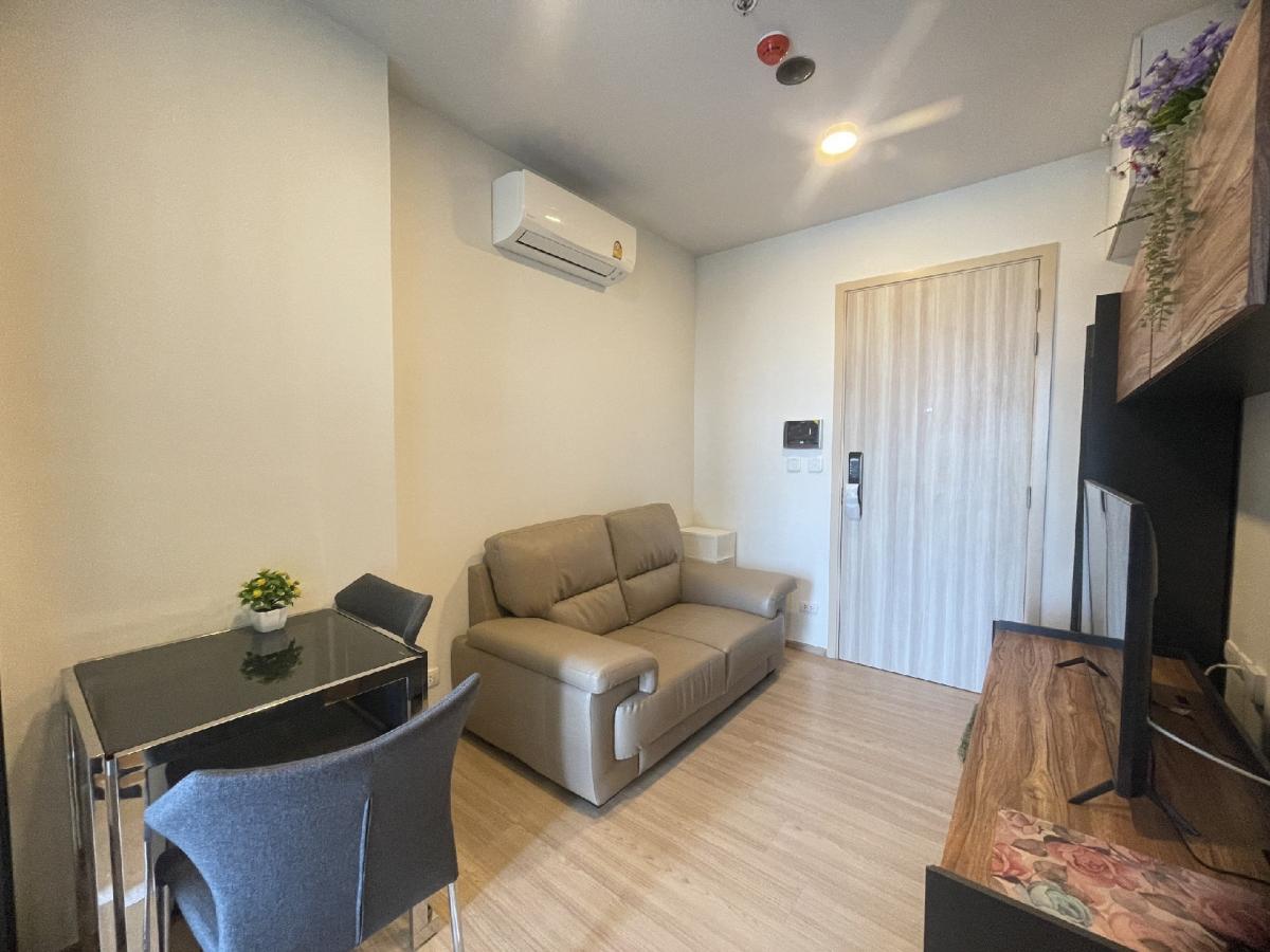 For RentCondoKasetsart, Ratchayothin : 📣 Condo for rent Kaset-Nawamin 🏢 Near BTS Kasetsart University 🚈 Opposite RS, beautiful room with furniture And complete electrical appliances. Price 13,000/month ✅️ Ready to stay 5 Oct 68
