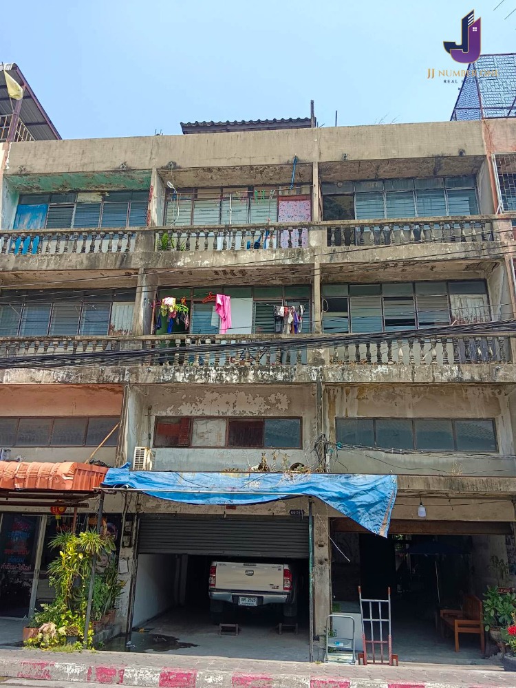 For SaleShop HousePathum Thani,Rangsit, Thammasat : Commercial building for sale, 3.5 floors, size 18 sq w, Soi Chai Uea, Bang Kha Yaeng Subdistrict, Mueang Pathum Thani District, Pathum Thani, price only 1.59 million baht 📌 Property code JJ-H171📌