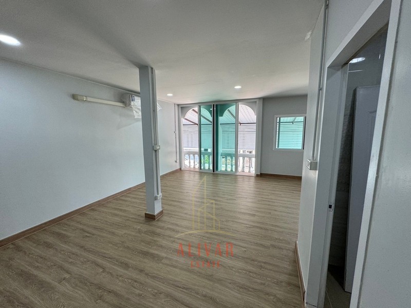 ให้เช่าโฮมออฟฟิศนวมินทร์ รามอินทรา : RB040224 ขาย/ให้เช่า บ้าน Townhome หมู่บ้านฉัตรเกล้าวิลล่า ซ.นวมินทร์ 153 สามารถทำเป็นออฟฟิศหรืออยู่อาศัยได้