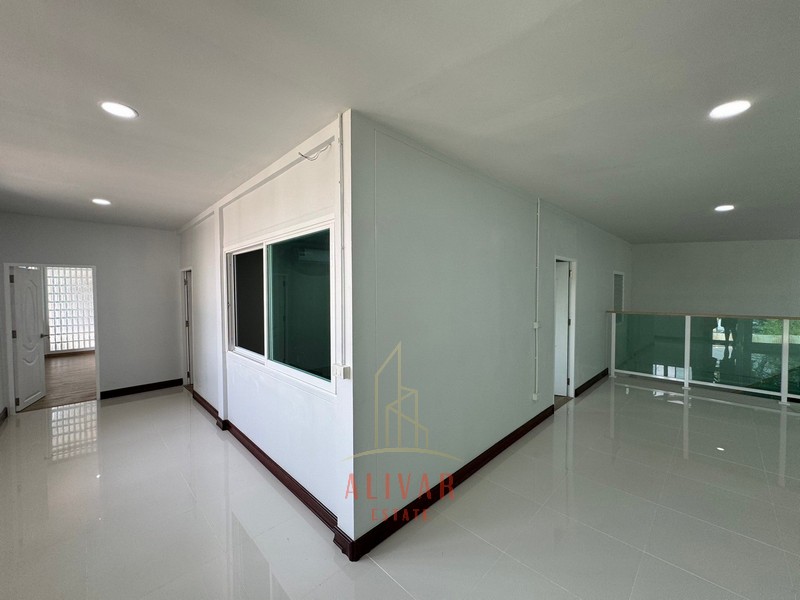 ให้เช่าโฮมออฟฟิศนวมินทร์ รามอินทรา : RB040224 ขาย/ให้เช่า บ้าน Townhome หมู่บ้านฉัตรเกล้าวิลล่า ซ.นวมินทร์ 153 สามารถทำเป็นออฟฟิศหรืออยู่อาศัยได้