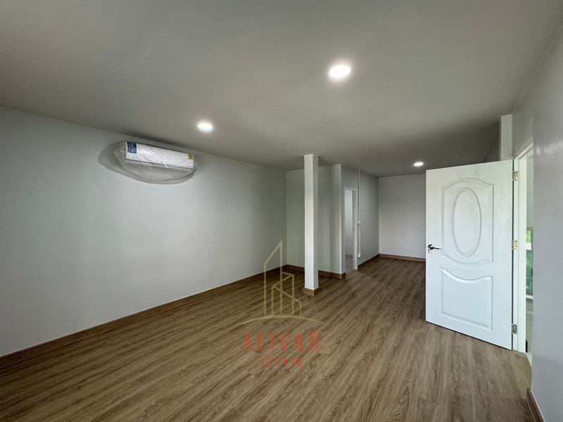 ให้เช่าโฮมออฟฟิศนวมินทร์ รามอินทรา : RB040224 ขาย/ให้เช่า บ้าน Townhome หมู่บ้านฉัตรเกล้าวิลล่า ซ.นวมินทร์ 153 สามารถทำเป็นออฟฟิศหรืออยู่อาศัยได้