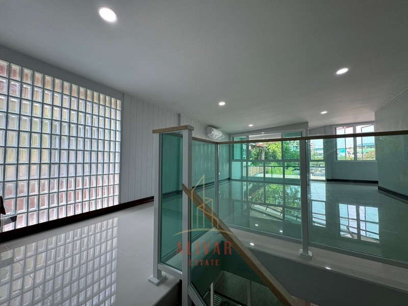 ให้เช่าโฮมออฟฟิศนวมินทร์ รามอินทรา : RB040224 ขาย/ให้เช่า บ้าน Townhome หมู่บ้านฉัตรเกล้าวิลล่า ซ.นวมินทร์ 153 สามารถทำเป็นออฟฟิศหรืออยู่อาศัยได้