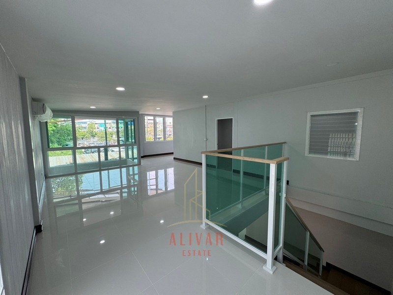 ให้เช่าโฮมออฟฟิศนวมินทร์ รามอินทรา : RB040224 ขาย/ให้เช่า บ้าน Townhome หมู่บ้านฉัตรเกล้าวิลล่า ซ.นวมินทร์ 153 สามารถทำเป็นออฟฟิศหรืออยู่อาศัยได้