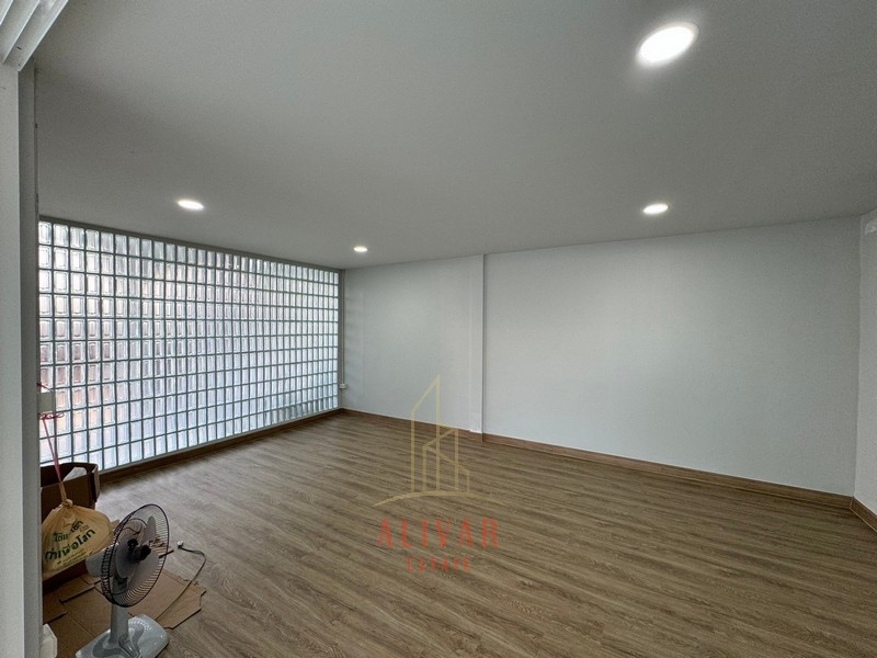 ให้เช่าโฮมออฟฟิศนวมินทร์ รามอินทรา : RB040224 ขาย/ให้เช่า บ้าน Townhome หมู่บ้านฉัตรเกล้าวิลล่า ซ.นวมินทร์ 153 สามารถทำเป็นออฟฟิศหรืออยู่อาศัยได้