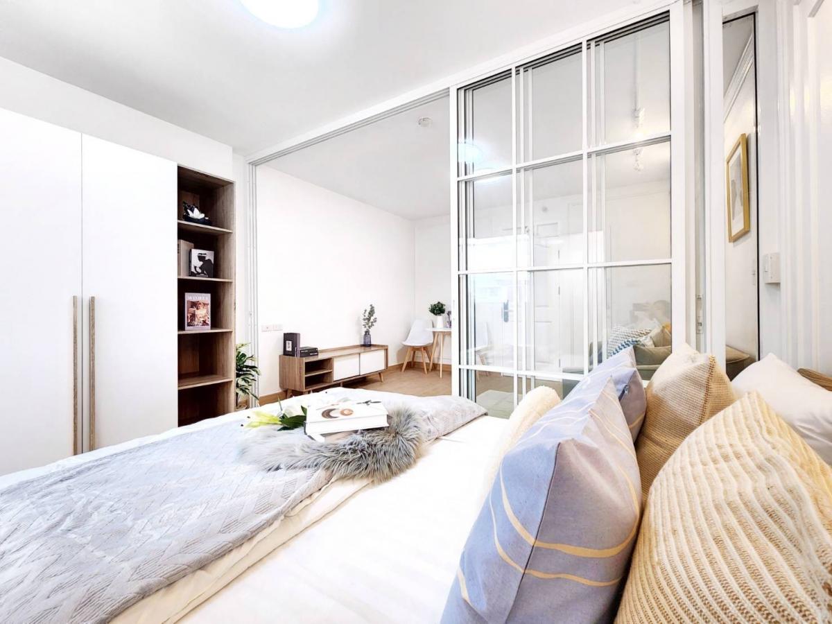 ขายคอนโดรัชดา ห้วยขวาง : 📍📍คอนโดพร้อมอยู่ ✨️จัดเต็มด้วยเฟอร์นิเจอร์และเครื่องใช้ไฟฟ้า✨️ทำเลรัชดา ใกล้ถนนใหญ่ ใกล้รถไฟฟ้า ใกล้ทางด่วน