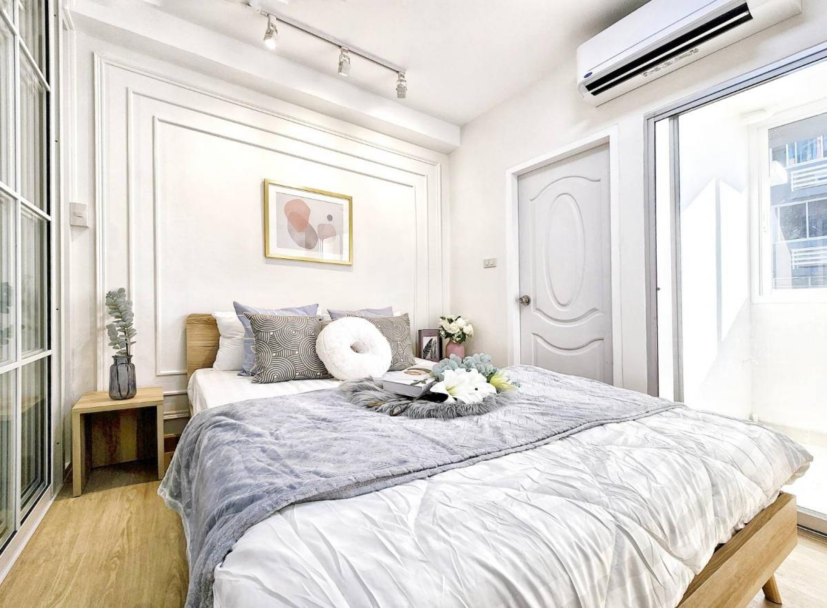 ขายคอนโดรัชดา ห้วยขวาง : 📍📍คอนโดพร้อมอยู่ ✨️จัดเต็มด้วยเฟอร์นิเจอร์และเครื่องใช้ไฟฟ้า✨️ทำเลรัชดา ใกล้ถนนใหญ่ ใกล้รถไฟฟ้า ใกล้ทางด่วน