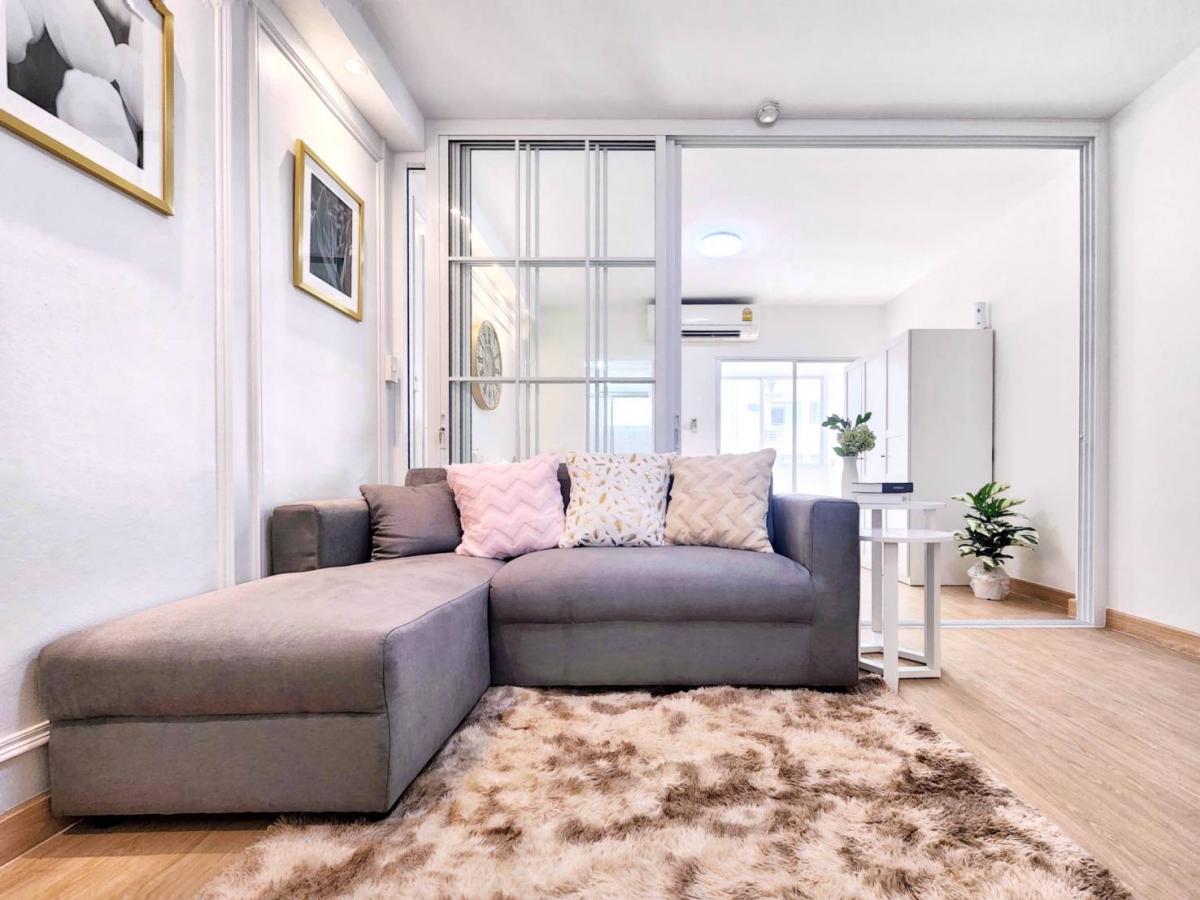 ขายคอนโดรัชดา ห้วยขวาง : 📍📍คอนโดพร้อมอยู่ ✨️จัดเต็มด้วยเฟอร์นิเจอร์และเครื่องใช้ไฟฟ้า✨️ทำเลรัชดา ใกล้ถนนใหญ่ ใกล้รถไฟฟ้า ใกล้ทางด่วน