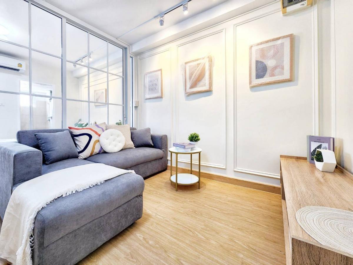 ขายคอนโดรัชดา ห้วยขวาง : 📍📍คอนโดพร้อมอยู่ ✨️จัดเต็มด้วยเฟอร์นิเจอร์และเครื่องใช้ไฟฟ้า✨️ทำเลรัชดา ใกล้ถนนใหญ่ ใกล้รถไฟฟ้า ใกล้ทางด่วน