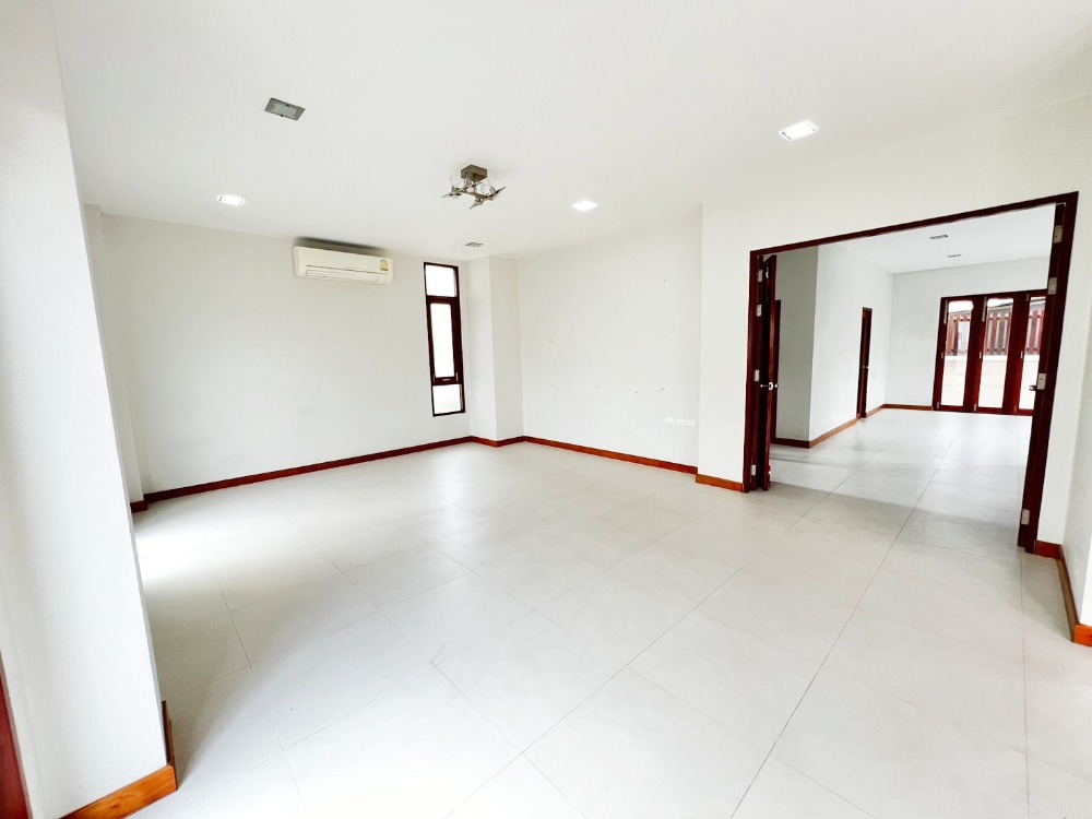 ขายบ้านพระราม 2 บางขุนเทียน : ขาย บ้านเดี่ยว 3 ชั้น 92 ตรว. หลังมุม ซอยบางกระดี่ 1 บางขุนเทียน 5 นอน 5 น้ำ บ้านสวย พื้นที่เยอะ สภาพเยี่ยม