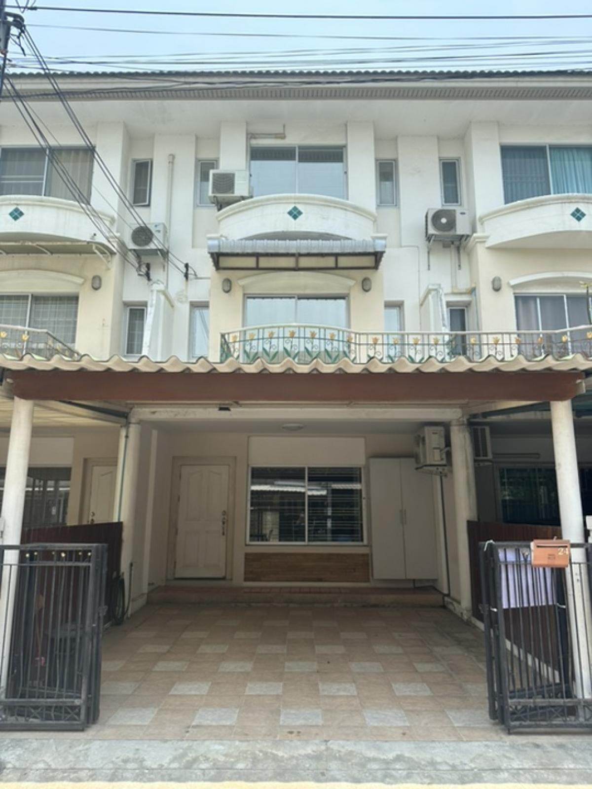 ขายบ้านเกษตรศาสตร์ รัชโยธิน : ทาวน์โฮมศุภาลัยวิลล์ นวลจันทร์ 64 หน้ากว้าง 5 เมตร