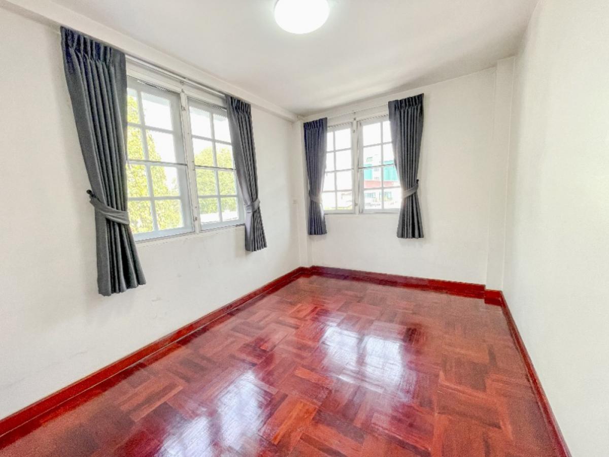 ให้เช่าโฮมออฟฟิศนวมินทร์ รามอินทรา : ให้เช่า โฮมออฟฟิศรามอินทรา, ใกล้รถไฟฟ้า BTS สายสีชมพู 100 เมตร, ที่จอดรถ 7 คัน, จดทะเบียนบริษัทได้, เช่าทำธุรกิจเชิงพาณิชย์ได้