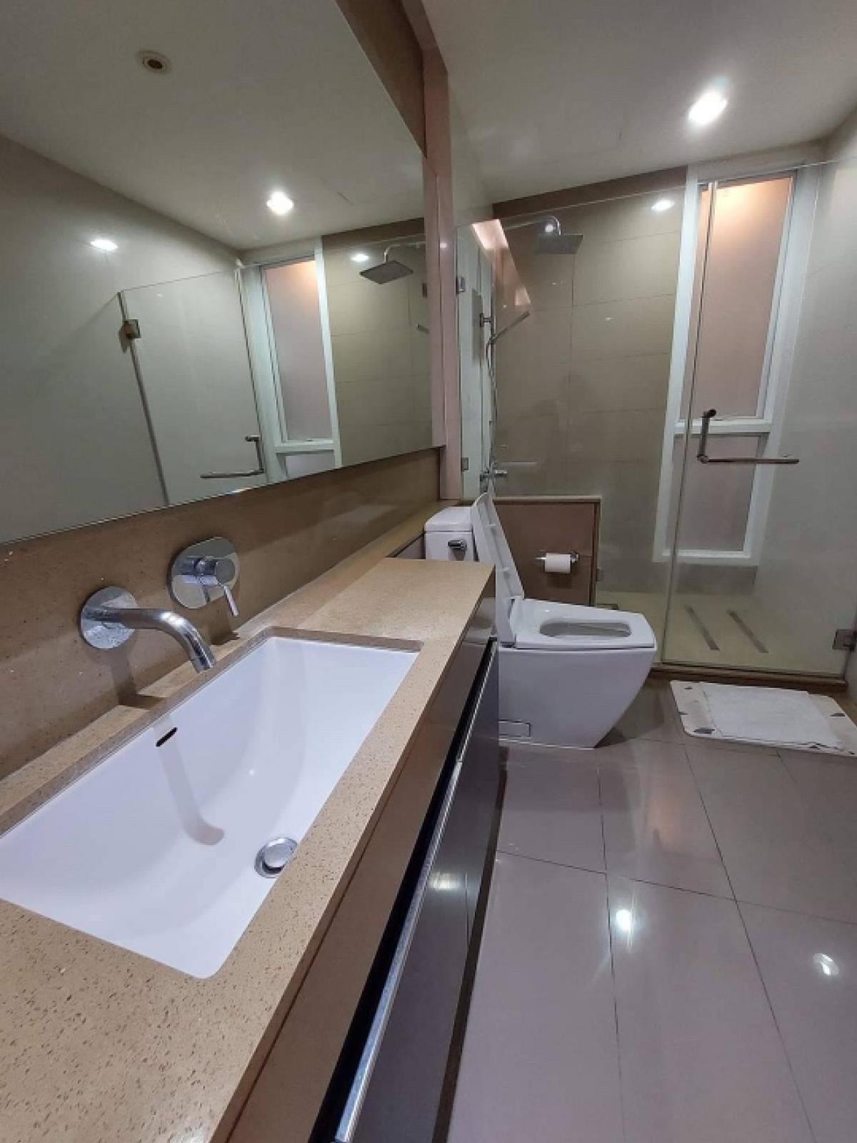 For SaleCondoRatchathewi,Phayathai : Selling The Address Pathumwan 2 bedrooms, good deals, outstanding locations, convenient to travel in many directions. With full furniture Go in immediately