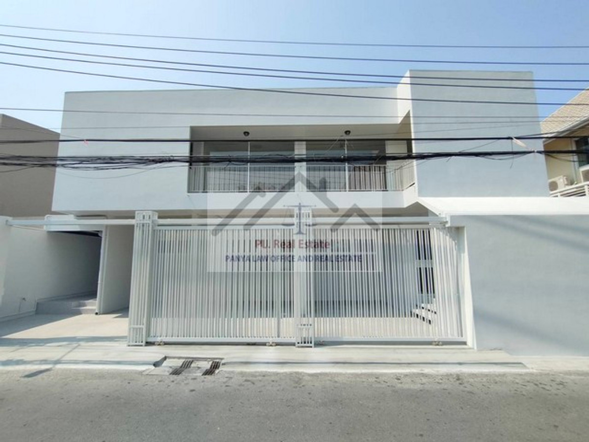 For RentHouseRatchadapisek, Huaikwang, Suttisan : For rent, 3-storey detached house in Thian Ruam Mit area, Huai Khwang, Ratchada Rama 9, Meng Jai, Parc Priva, ready to move in, near Singapore International School, French International School, MRT Huai Khwang, MRT Thailand Cultural Center