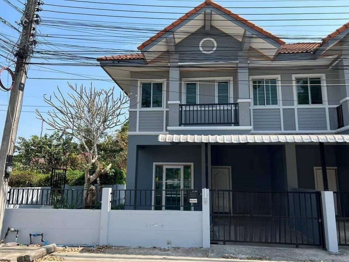 For RentHousePathum Thani,Rangsit, Thammasat : 🔥🔥 Townhouse for rent, semi-detached house, Piyasap Village, Thanyaburi, Pathum Thani, Khlong 10, area 28 sq m. 💚If interested, ask for more information, can make an appointment to view.💚 Tel.085-484-8586❤️Usable area approximately 96 sq m., 3 bedrooms, 2