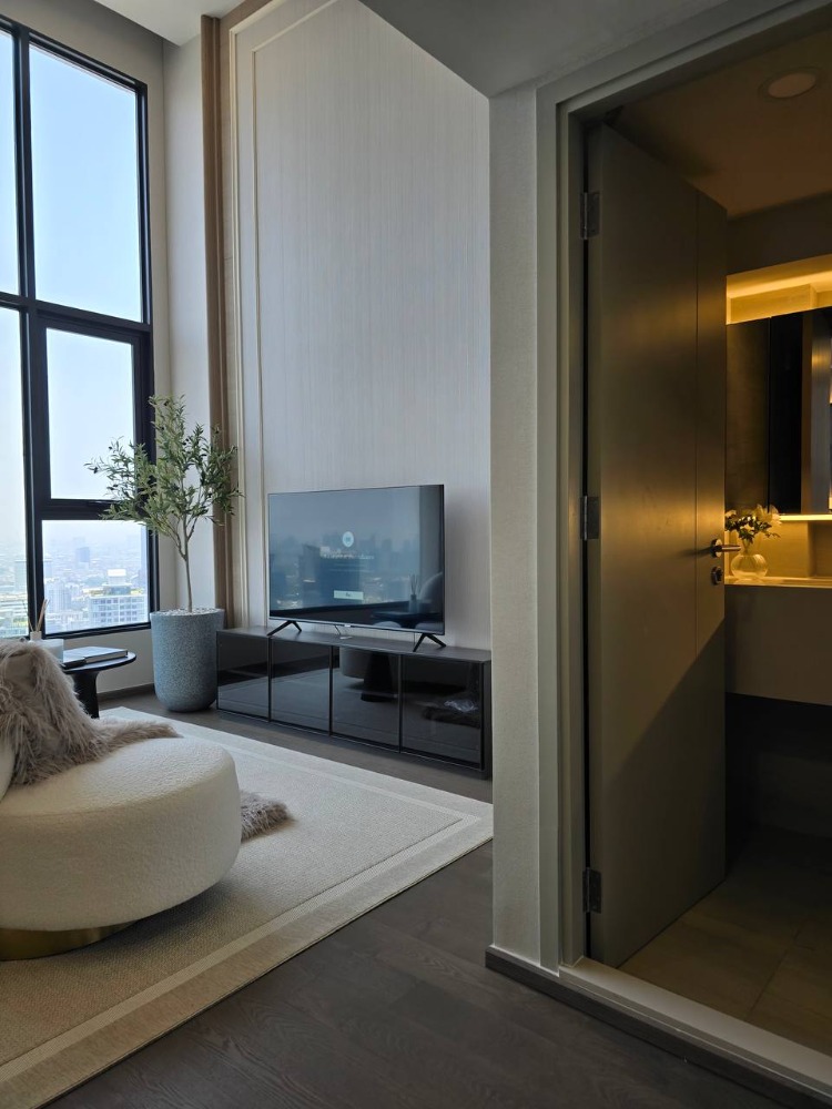 ขายคอนโดสยาม จุฬา สามย่าน : Park Origin Chula - Samyan【𝐒𝐄𝐋𝐋】🔥ห้ามพลาด!! ห้องสไตล์คอตเทจ ตกแต่งสวย วิวหลักล้าน เฟอร์นิเจอร์ครบ ส่วนกลางจัดเต็ม ตรงข้ามบรรทัดทอง รีบจองเลย 🔥ติดต่อไลน์ไอดี: @hacondo