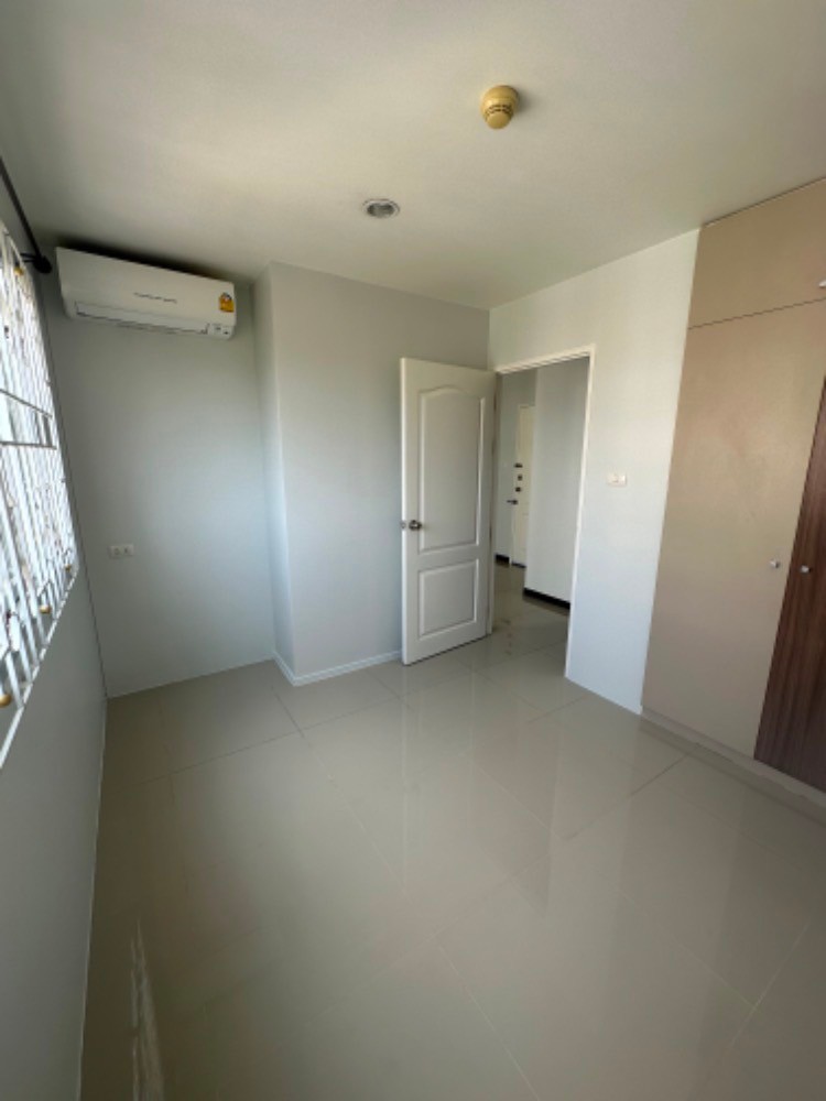 ขายคอนโดเสรีไทย-นิด้า : S-LPND114 ขาย คอนโด ลุมพินี คอนโดทาวน์ นิด้า-เสรีไทย2 ชั้น7 วิวตึก 26.16ตร.ม. 1นอน 1น้ำ 1.4 ล้าน 064-959-8900