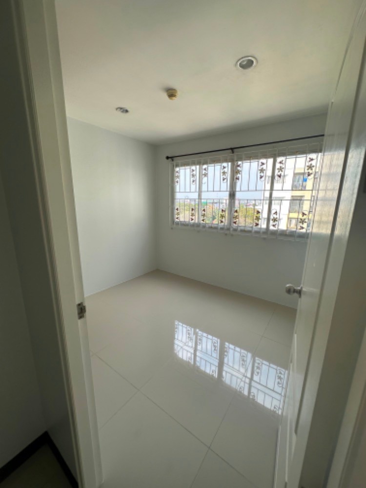 ขายคอนโดเสรีไทย-นิด้า : S-LPND114 ขาย คอนโด ลุมพินี คอนโดทาวน์ นิด้า-เสรีไทย2 ชั้น7 วิวตึก 26.16ตร.ม. 1นอน 1น้ำ 1.4 ล้าน 064-959-8900