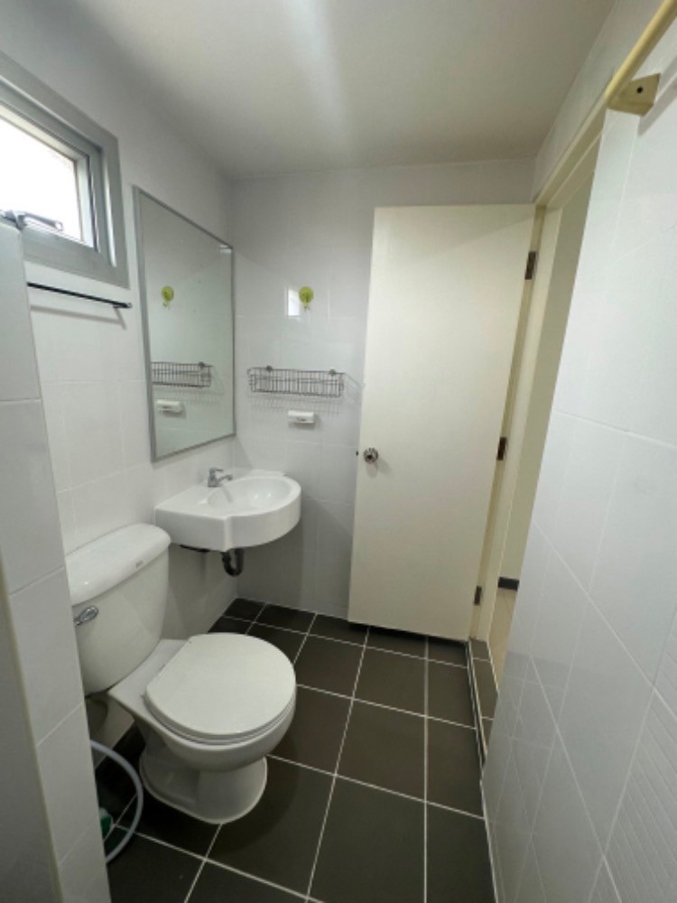 ขายคอนโดเสรีไทย-นิด้า : S-LPND114 ขาย คอนโด ลุมพินี คอนโดทาวน์ นิด้า-เสรีไทย2 ชั้น7 วิวตึก 26.16ตร.ม. 1นอน 1น้ำ 1.4 ล้าน 064-959-8900