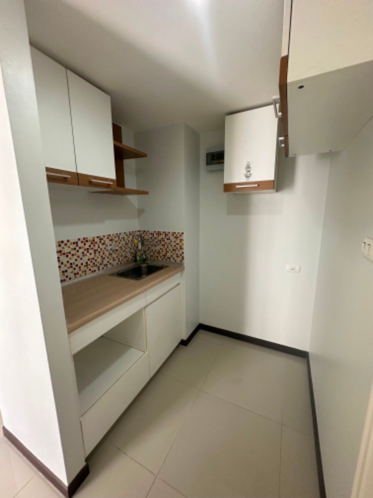 ขายคอนโดเสรีไทย-นิด้า : S-LPND114 ขาย คอนโด ลุมพินี คอนโดทาวน์ นิด้า-เสรีไทย2 ชั้น7 วิวตึก 26.16ตร.ม. 1นอน 1น้ำ 1.4 ล้าน 064-959-8900