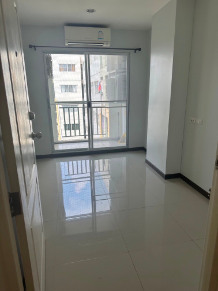 ขายคอนโดเสรีไทย-นิด้า : S-LPND114 ขาย คอนโด ลุมพินี คอนโดทาวน์ นิด้า-เสรีไทย2 ชั้น7 วิวตึก 26.16ตร.ม. 1นอน 1น้ำ 1.4 ล้าน 064-959-8900