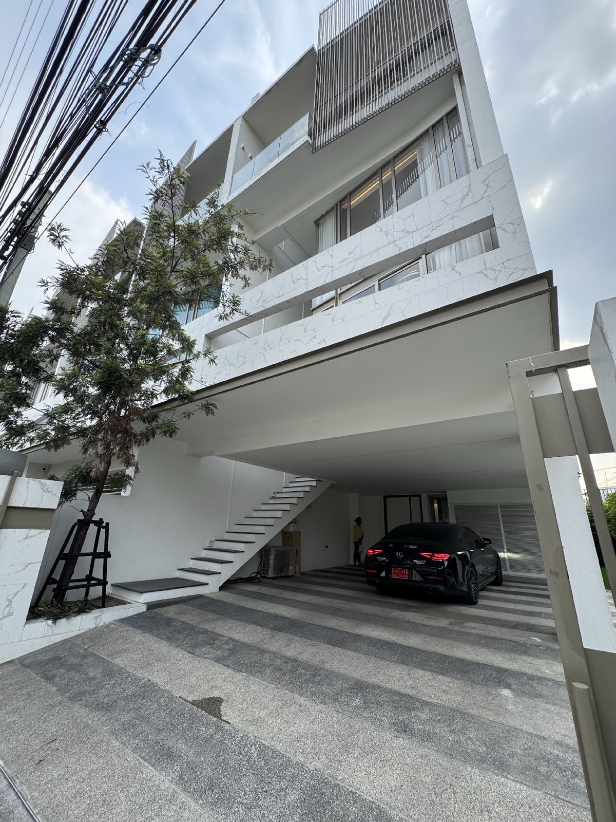 ขายทาวน์โฮมลาดพร้าว เซ็นทรัลลาดพร้าว : 📢👇Brand new townhome for living or office, 4 storey with lift, good location as easily for traveling  from both Soi Ratchada 32 and Soi Ladprao 35 , near BTS Yellow Line, Phawana Station, fully furnished, ready to move in