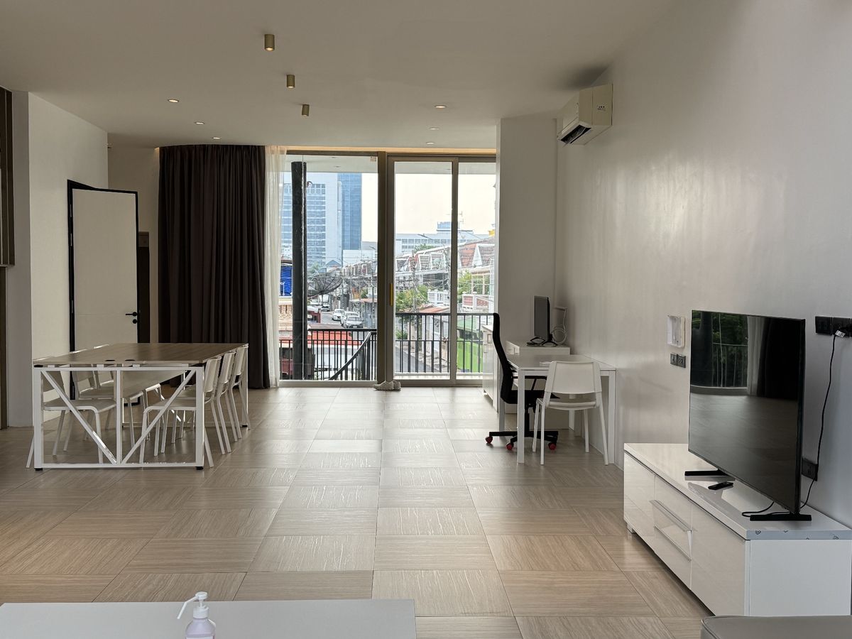 ขายทาวน์โฮมลาดพร้าว เซ็นทรัลลาดพร้าว : 🔥 ทาวน์โฮมพร้อมลิฟต์ส่วนตัว รัชดา–ลาดพร้าว | ใกล้ BTS ภาวนา | เหมาะทำโฮมออฟฟิศ 