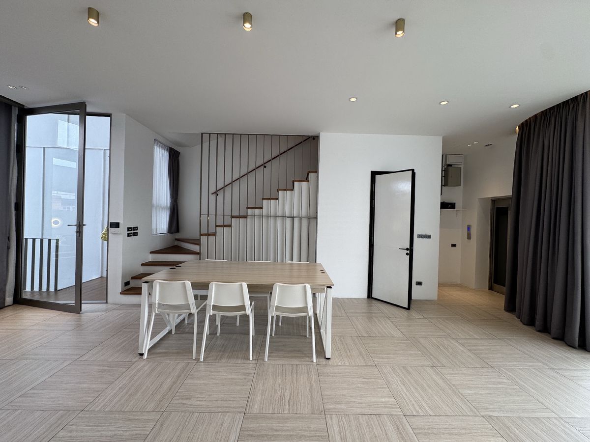 ขายทาวน์โฮมลาดพร้าว เซ็นทรัลลาดพร้าว : 🔥 ทาวน์โฮมพร้อมลิฟต์ส่วนตัว รัชดา–ลาดพร้าว | ใกล้ BTS ภาวนา | เหมาะทำโฮมออฟฟิศ 