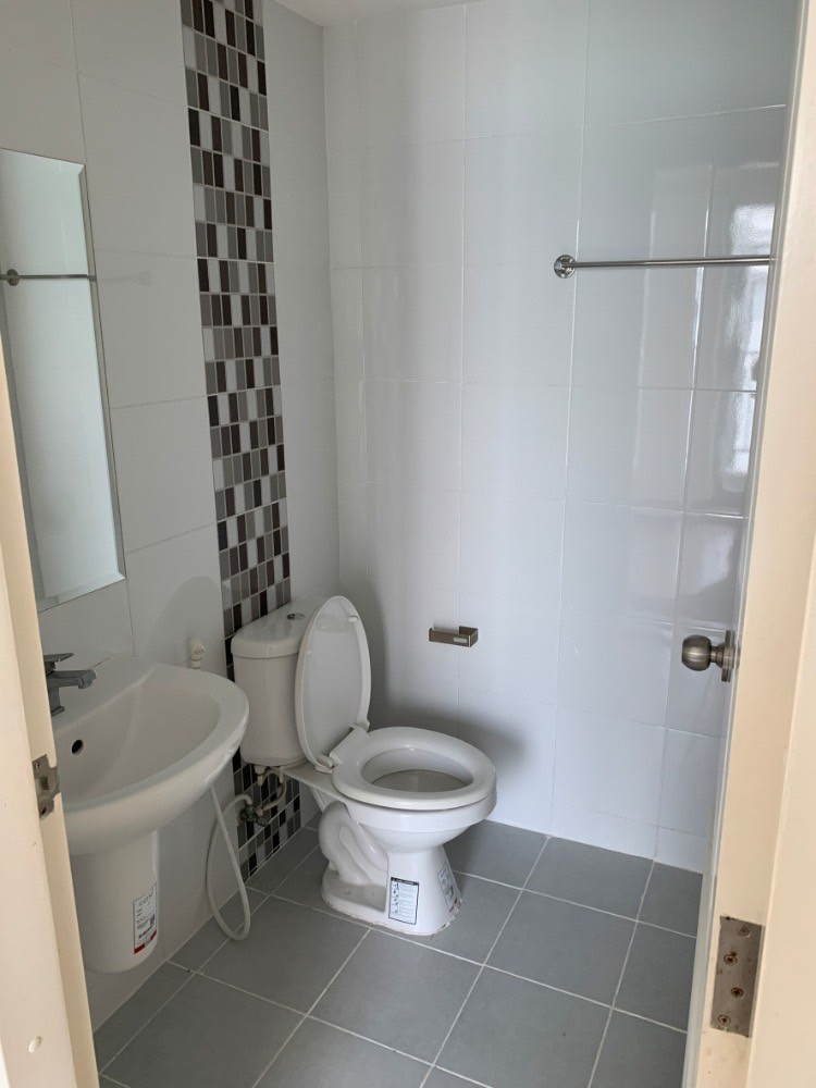 ขายคอนโดเสรีไทย-นิด้า : S-NST113 ขาย คอนโด เดอะ นิช ไอดี เสรีไทย ตึกB ชั้น8 วิวสระ 28.2ตร.ม. 1นอน 1น้ำ 1.5ล้าน 064-959-8900