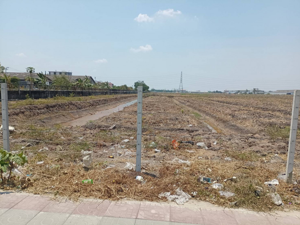 For SaleLandPathum Thani,Rangsit, Thammasat : Land for sale near Bangkok University, next to Phahon Yothin Road, size 183 rai 1 ngan 88 sq wa, near Thammasat University.