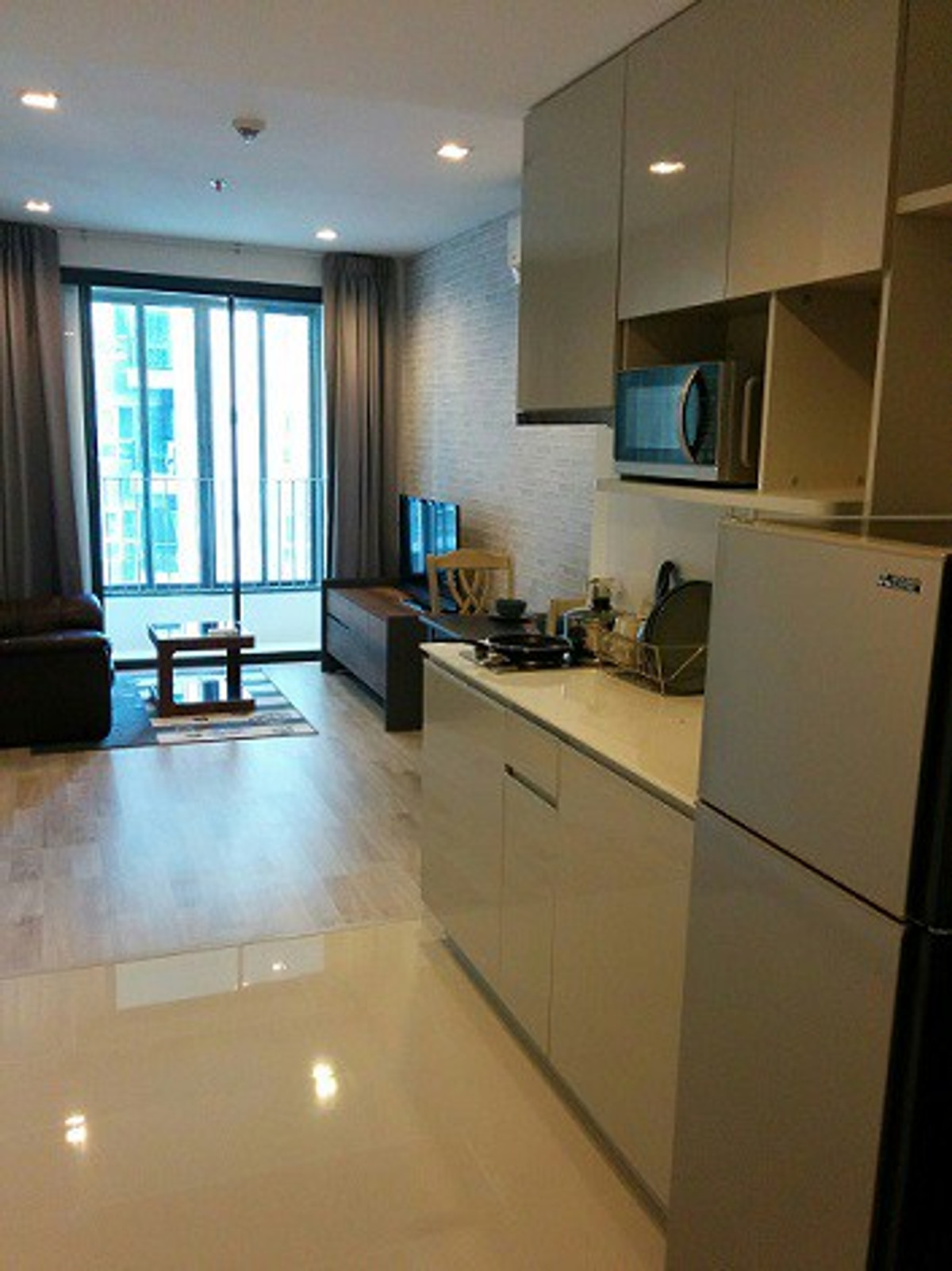 For RentCondoRama9, Petchburi, RCA : Condo for rent Ideo Mobi Rama 9, near MRT Rama 9, only 80 meters.
