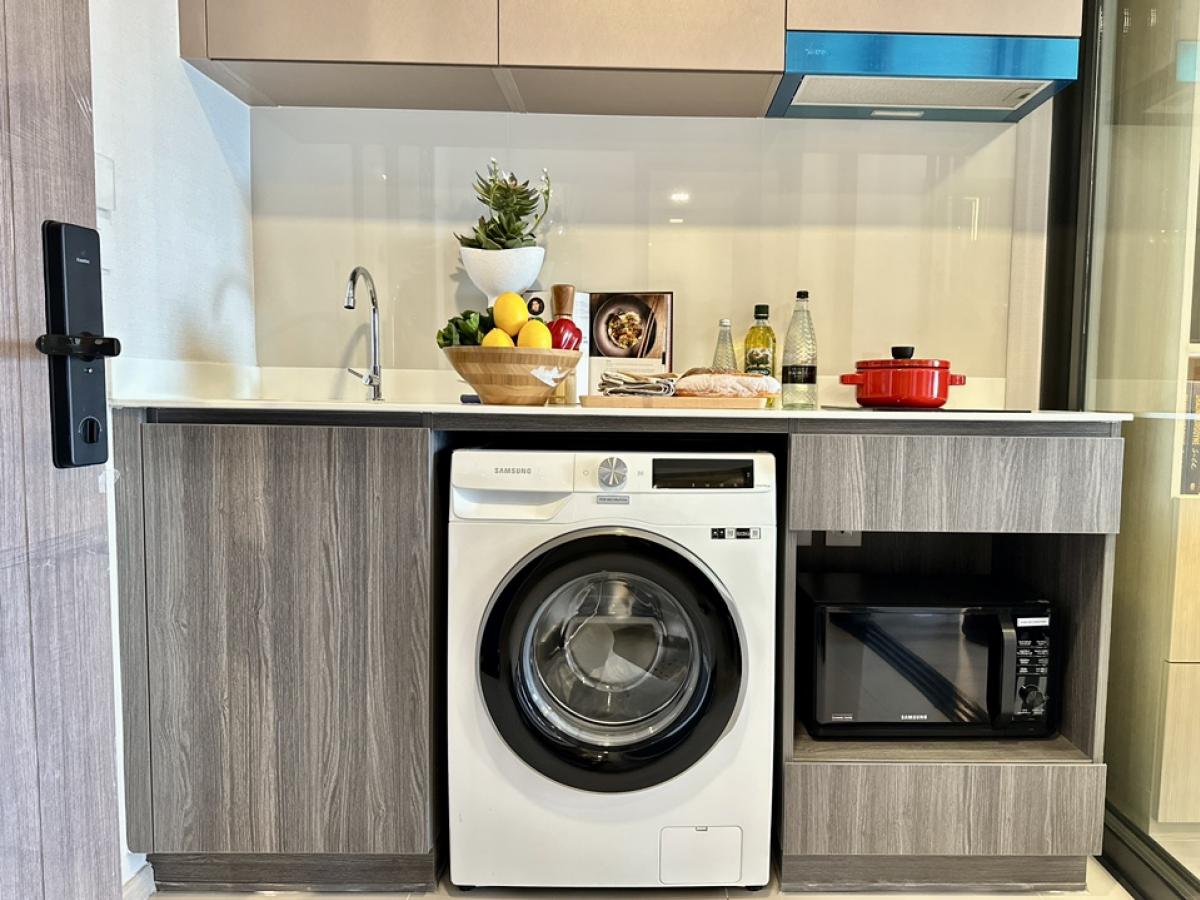 For SaleCondoLadprao, Central Ladprao : 🔥𝐒𝐔𝐏𝐄𝐑 𝐃𝐄𝐀𝐋🔥𝐋𝐢𝐟𝐞 𝐏𝐡𝐚𝐡𝐨𝐧-𝐋𝐚𝐝𝐩𝐫𝐚𝐨 𝟎 meters 🚅𝐁𝐓𝐒 next to Central Ladprao, few private units, best price💯, starting at 𝟒.𝟕  million* Call 📱𝟎𝟔𝟐-𝟓𝟐𝟔-𝟔𝟓𝟗𝟎