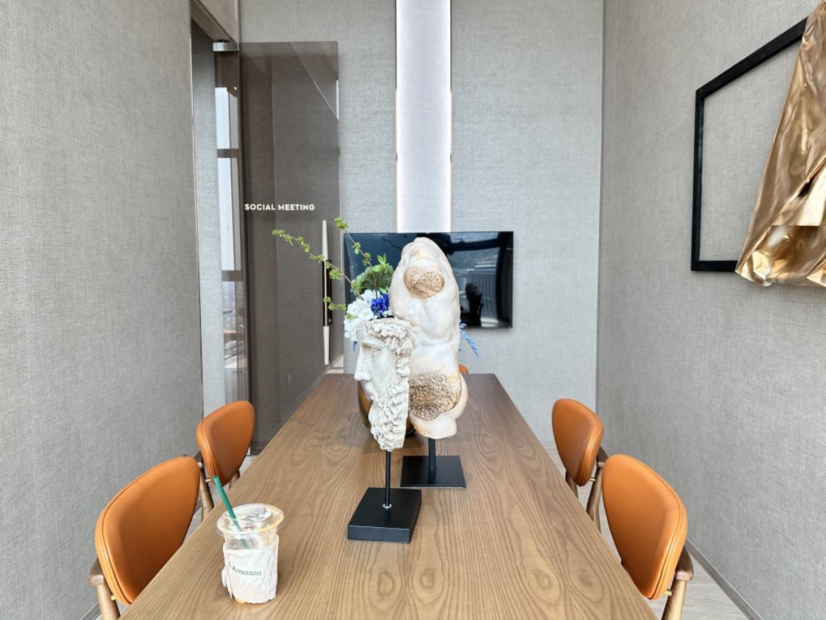 For SaleCondoLadprao, Central Ladprao : 🔥𝐒𝐔𝐏𝐄𝐑 𝐃𝐄𝐀𝐋🔥𝐋𝐢𝐟𝐞 𝐏𝐡𝐚𝐡𝐨𝐧-𝐋𝐚𝐝𝐩𝐫𝐚𝐨 𝟎 meters 🚅𝐁𝐓𝐒 next to Central Ladprao, few private units, best price💯, starting at 𝟒.𝟕  million* Call 📱𝟎𝟔𝟐-𝟓𝟐𝟔-𝟔𝟓𝟗𝟎