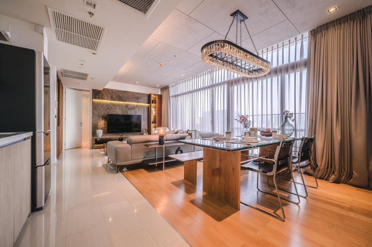 For SaleCondoRama9, Petchburi, RCA : Nice deco unit, nice modern import furniture, good location, easily traveling in many routes, ready to move in.