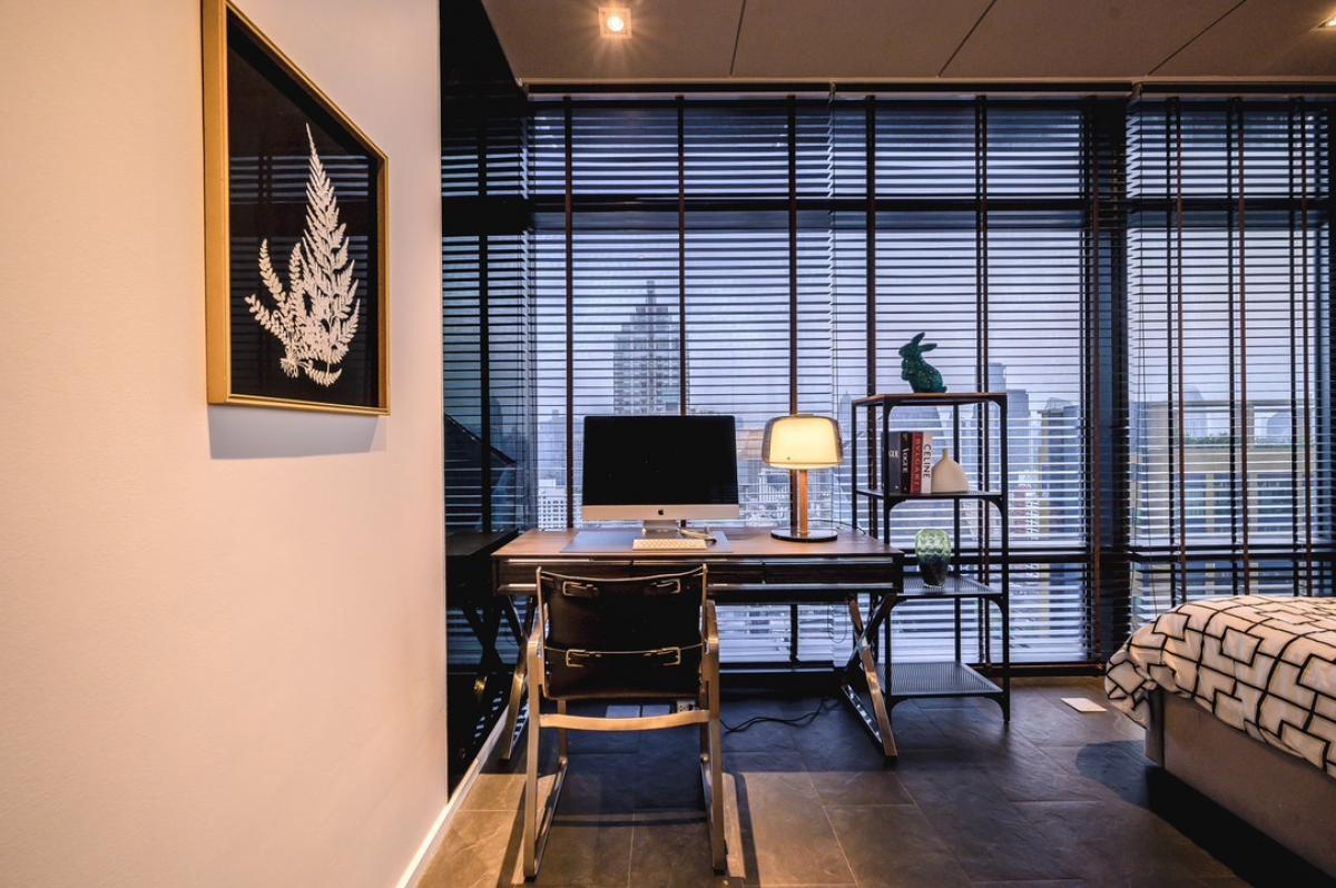 For SaleCondoRama9, Petchburi, RCA : Nice deco unit, nice modern import furniture, good location, easily traveling in many routes, ready to move in.