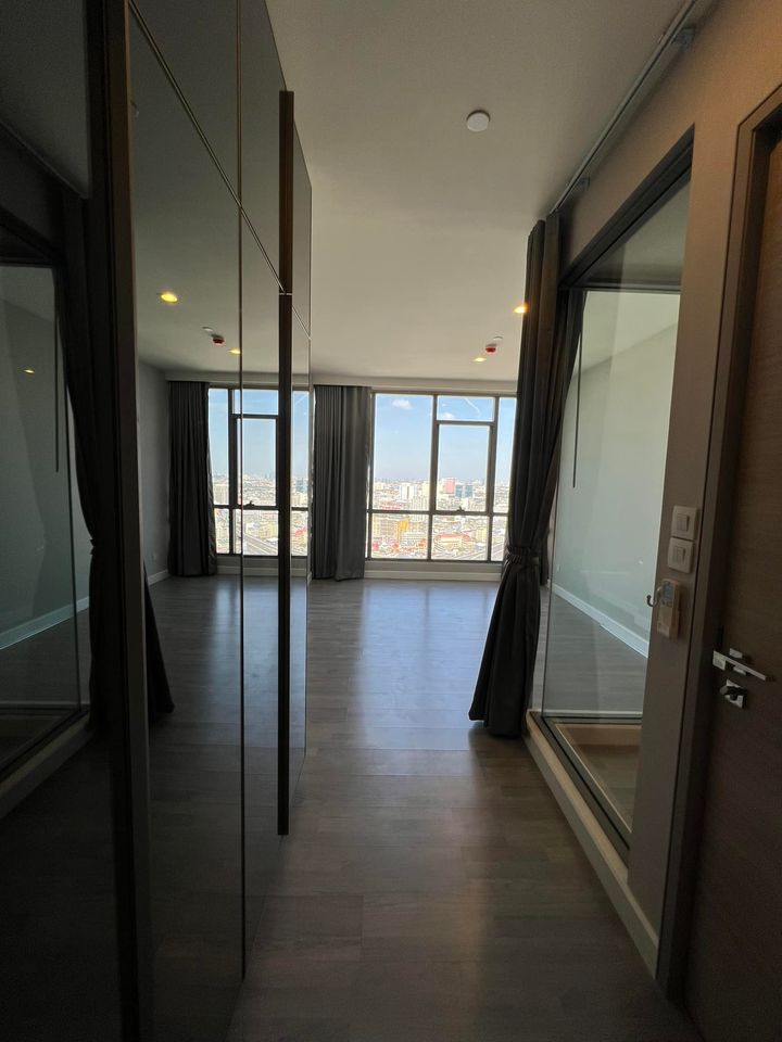 ขายคอนโดสยาม จุฬา สามย่าน : The Room Rama 4【𝐒𝐄𝐋𝐋】🔥 ห้องทำเลดี พื้นที่เยอะ บิวท์อินแบบจึ้ง ใกล้ MRT หัวลำโพง พร้อมให้จับจองและเข้าอยู่ 🔥 ติดต่อไลน์ไอดี: @hacondo