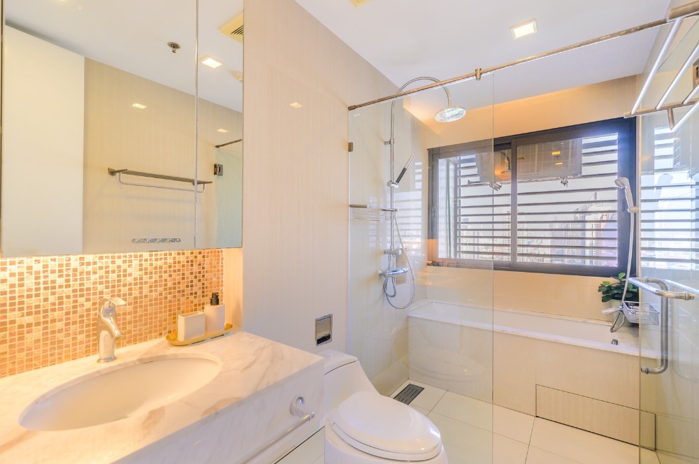 For SaleCondoRama9, Petchburi, RCA : For sale Circle Living Prototype, New Petchaburi Road, 2 bedrooms, 84 sqm., 30th floor, fully furnished.