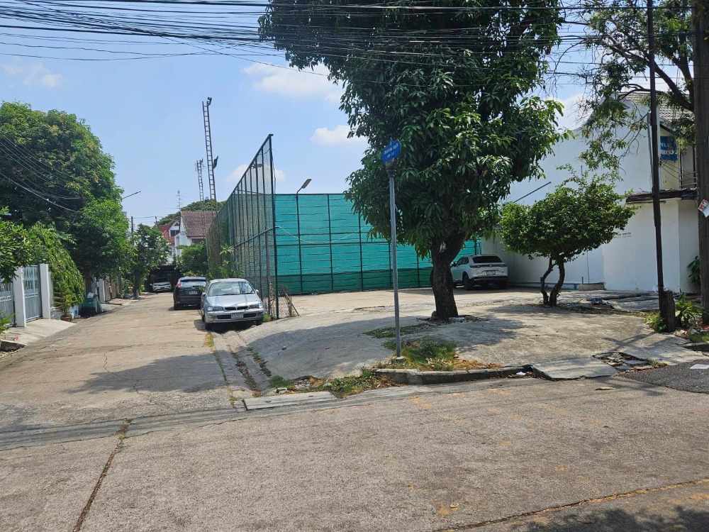 For SaleLandKasetsart, Ratchayothin : Land for sale, Phahonyothin 32, good location, beautiful plot 0863557948