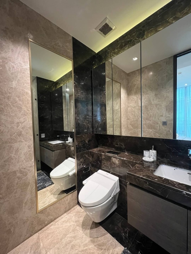 For RentCondoWitthayu, Chidlom, Langsuan, Ploenchit : For rent, 1 bedroom, new room, ready to move in. Location in the heart of the city, Chidlom Rd.