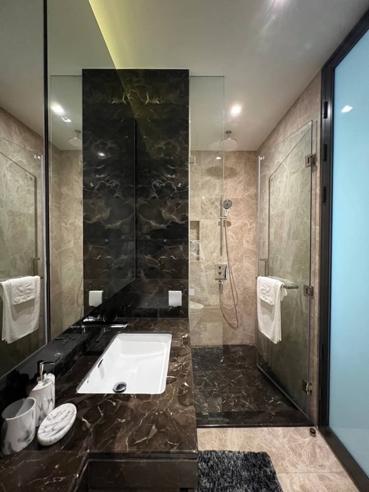 For RentCondoWitthayu, Chidlom, Langsuan, Ploenchit : For rent, 1 bedroom, new room, ready to move in. Location in the heart of the city, Chidlom Rd.