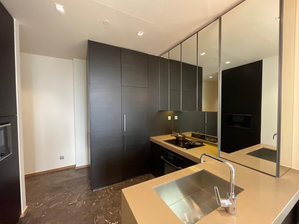 For RentCondoWitthayu, Chidlom, Langsuan, Ploenchit : For rent, 2 bedrooms, fully furnished, ready to move in, new room in the heart of the city on Chidlom Road.