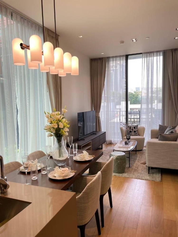For RentCondoWitthayu, Chidlom, Langsuan, Ploenchit : For rent, 2 bedrooms, fully furnished, ready to move in, new room in the heart of the city on Chidlom Road.