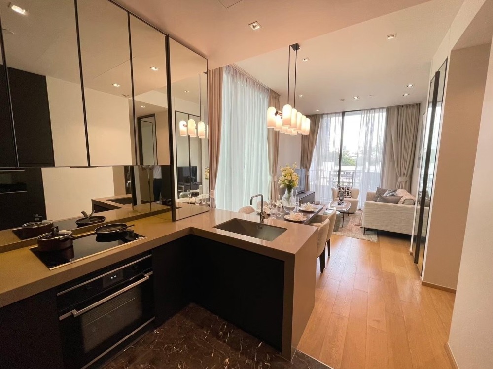 For RentCondoWitthayu, Chidlom, Langsuan, Ploenchit : For rent, 2 bedrooms, fully furnished, ready to move in, new room in the heart of the city on Chidlom Road.