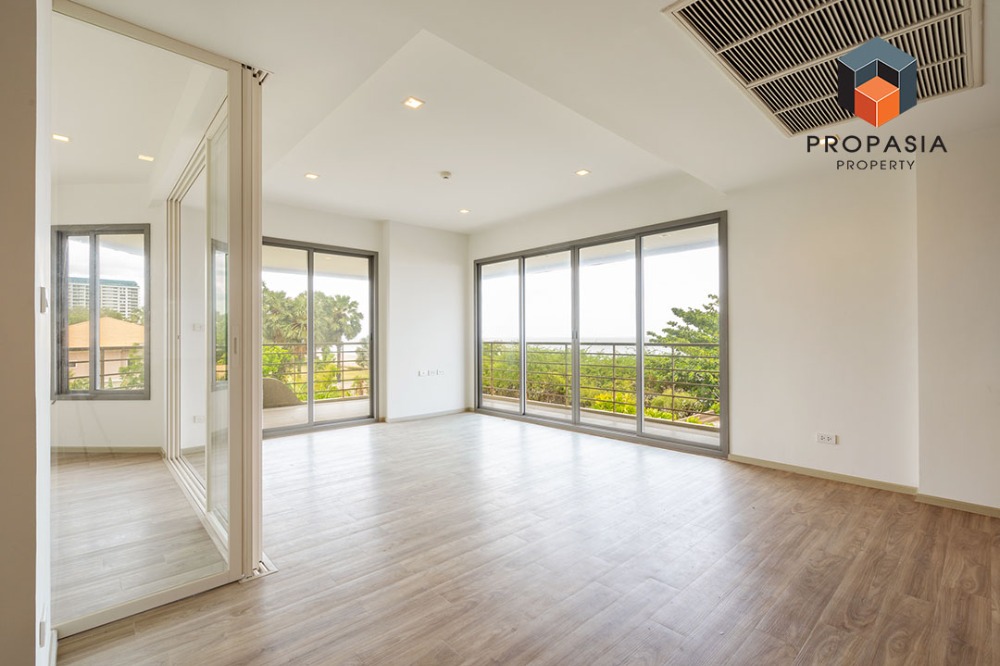 For SaleCondoCha-am Phetchaburi : Condo for sale next to the beach, Hua Hung, 3 bedrooms, 3 bathrooms, very beautiful unit.