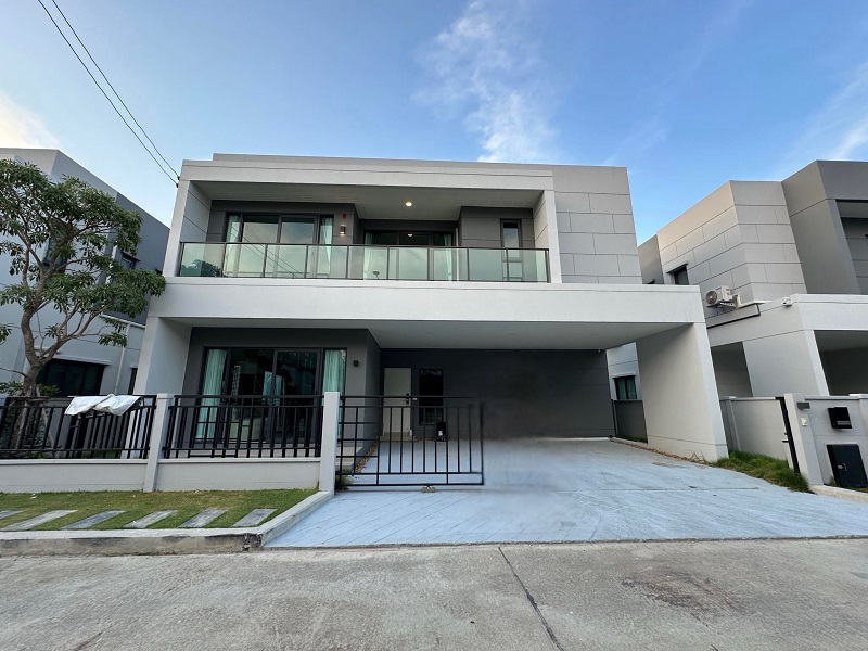 For SaleHouseBangna, Bearing, Lasalle : Single house for sale, ready to move in, Centro Bangna project, Centro Bangna, size 55 sq m, Bang Phli, Samut Prakan.