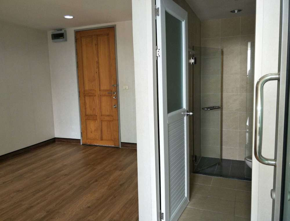 For SaleCondoSathorn, Narathiwat : ✅ S-TSSB101 ✅ Line : @p2nproperty