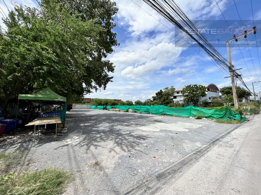 For SaleLandRatchadapisek, Huaikwang, Suttisan : Land for sale, 2 rai, corner plot, Soi Saha Prachan. Along Ramintra Expressway (081-434-9959)