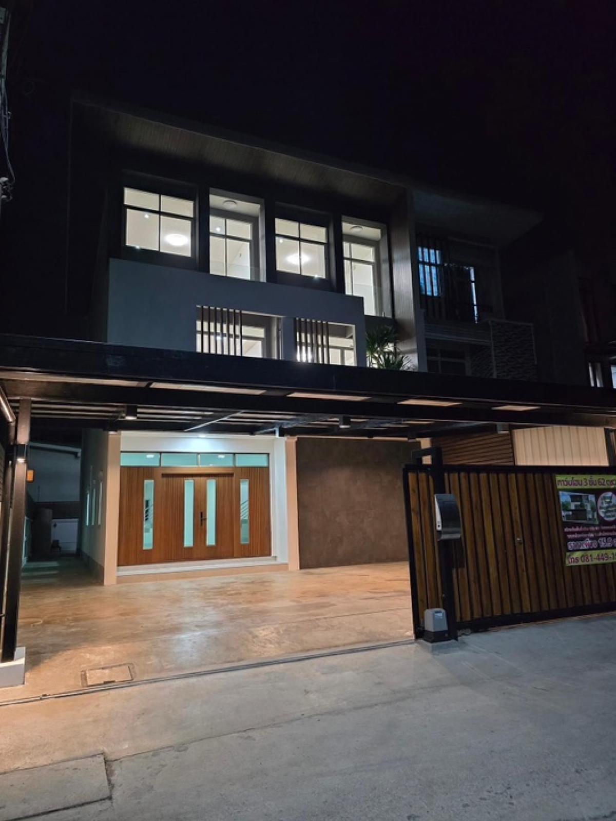 ขายทาวน์โฮมโชคชัย4 ลาดพร้าว71 : 📢👇ขาย Townhome 3 ชั้นราคาถูกที่สุดใน ซอยนาคนิวาส เดินทางสะดวก หลายเส้นทาง เข้าได้ทั้งจากโชคชัย4 และลาดพร้าว 71 , รัชดา, ประดิษฐ์มนูญธรรม เกษตร-นวมินทร์ ห่างสถานีรถไฟฟ้าสายสีเหลืองเพียง 1 กม.ใกล้ห้างเซ็นทรัลอีสวิวเพียง 5 นาที คริลตัสพาร์ค,โฮมโปร,เทสโก้โล